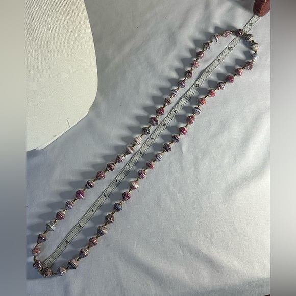 Long gorgeous pink tone paper bead necklace - Picture 4 of 7